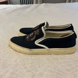 Gucci navy canvas loafers with embroidery detail. GUCCI Jordaan Floral Embroidered Brocade Horsebit Loafers EU  main image 3